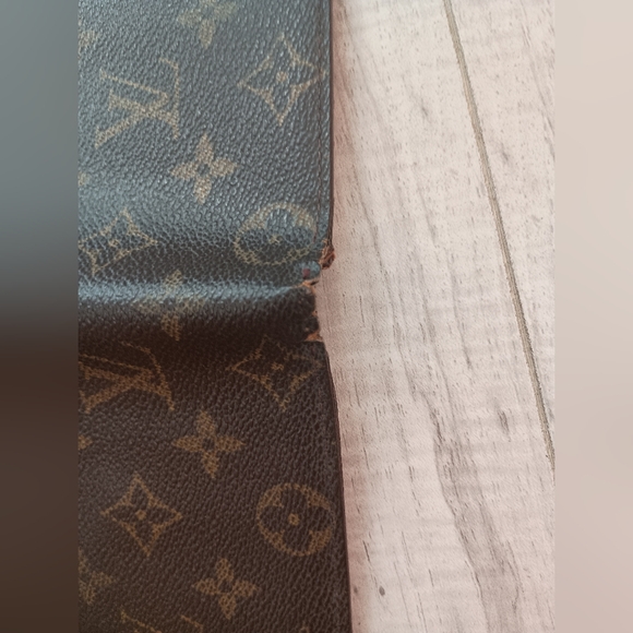 Louis Vuitton Monogram Bi-fold Mens Wallet - Picture 3 of 11